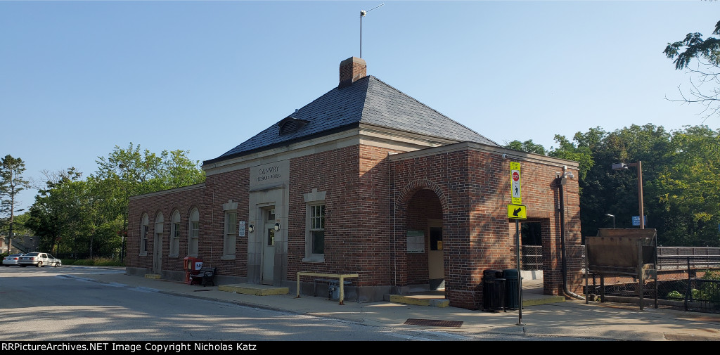 Hubbard Woods CNW Station